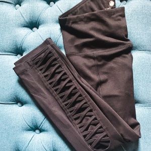 Yogalicious criss cross yoga leggings. Size Small.
